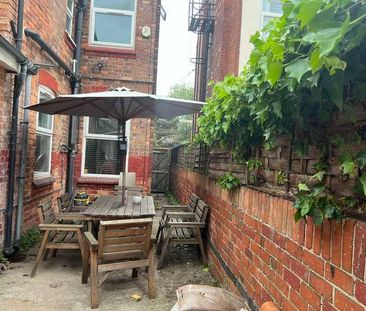 Arthur Avenue: Bed Student House, NG7 - Photo 2