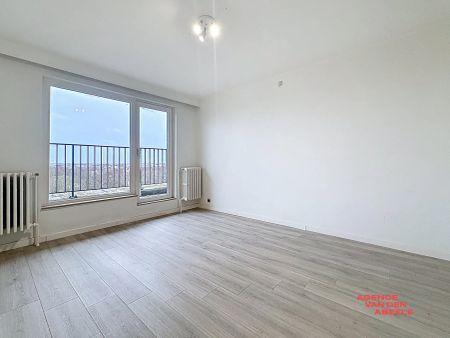 Ruim appartement op het achtste verdiep - Photo 3