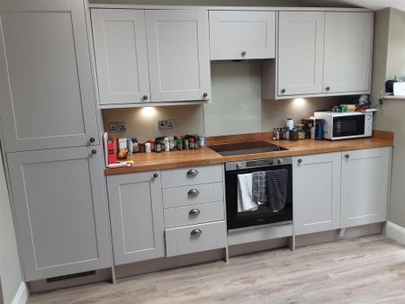 2 bedroom terraced house to rent - Photo 4