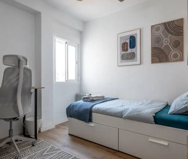 3-bedroom apartment for rent in Sant Pau, Valencia. - Photo 3