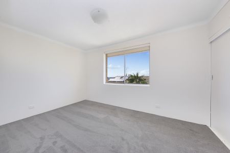 Top Floor With Ocean Glimpses - Photo 5