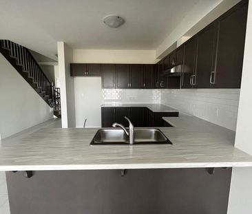 For Lease - 23 Lloyd Davies Way, Hamilton, Ontario - Photo 6