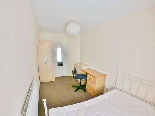 4 bedroom terraced house to rent - Photo 1
