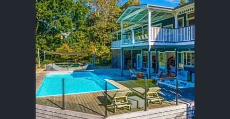 Elegant Family Home - Photo 5