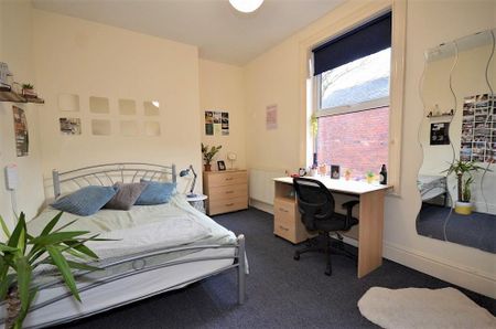 8 bedroom semi-detached house to rent - Photo 4