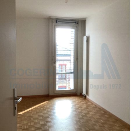 Appartement de 4 pièces au 4ème étage à la Rue du Cercle 10 - Photo 4