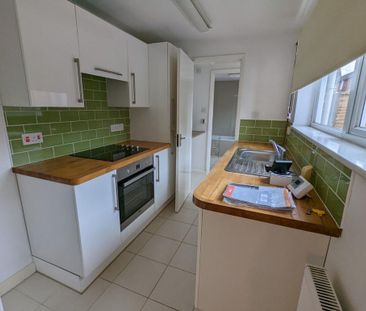 3 bedroom end of terrace house to rent - Photo 1