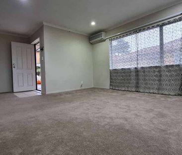 Large Family home with two viewing decks - Photo 3