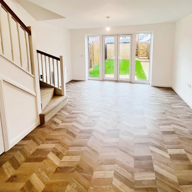 2 bedroom end of terrace house to rent - Photo 1