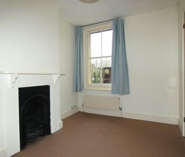 2 bedroom end of terrace house to rent - Photo 3