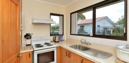 Convenience in Kensington - Photo 3