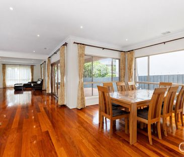 Grand Family Residence in the Heart of Glen Waverley - Photo 3