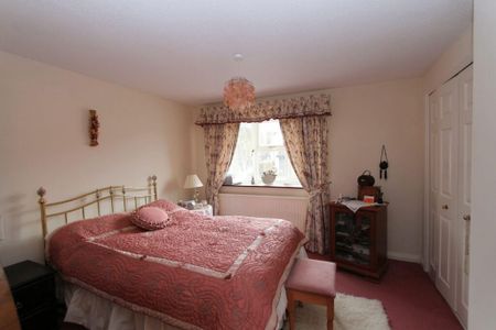 Old Barn View, Bargate Wood, Godalming, Surrey, GU7 - Photo 2