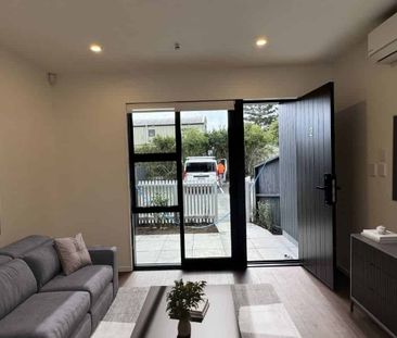 Otahuhu Gem; Light, Bright and Ready for You! - Photo 5