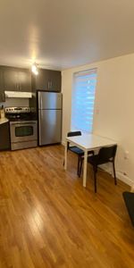 Super Studio loué tout compris, meublé et équipé au centre ville - Photo 3