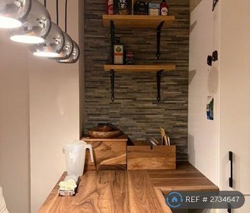 1 bedroom in a flat share to rent - Photo 1