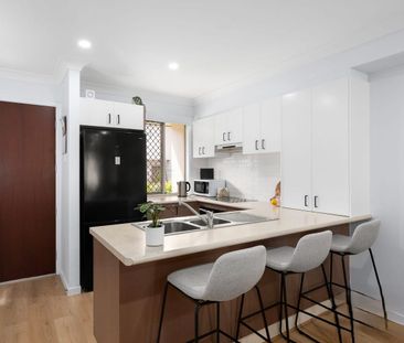 Ultimate Convenience and Modern Living: Beautiful Townhouse in Gate... - Photo 4