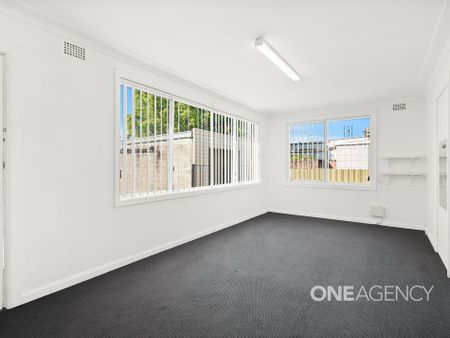 COMFORTABLE THREE-BEDROOM HOME IN ALBION PARK - Photo 4