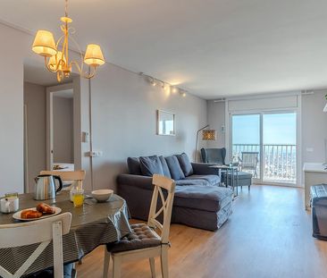 Charming 3-Bedroom Apartment with Balcony Near Bunkers del Carmel - Photo 1