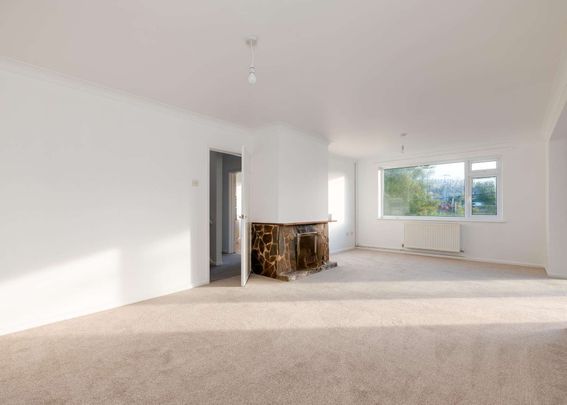 A four bedroom detached property located in Nancledra, approx 3 miles from St Ives to let on a new tenancy. Please note the detailed tenancy information as t - Photo 1