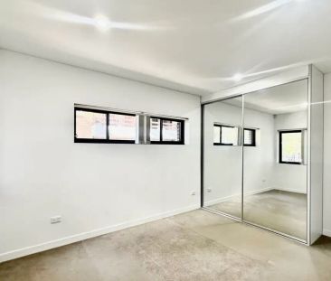 Spacious and Modern Apartment in a Prime Yagoona Location - Photo 6