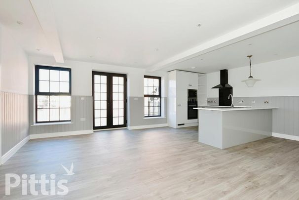 2 bedroom end of terrace house to rent - Photo 1