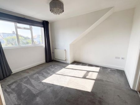 4 bedroom semi-detached house to rent - Photo 2