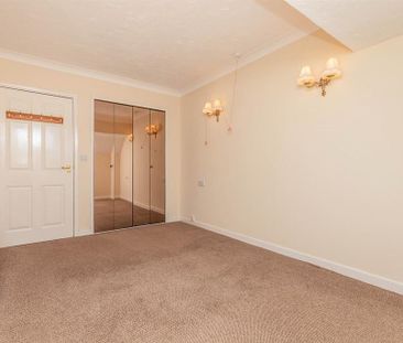 1 bedroom retirement property to rent - Photo 5