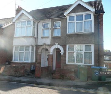 1 bedroom in a house share to rent - Photo 2