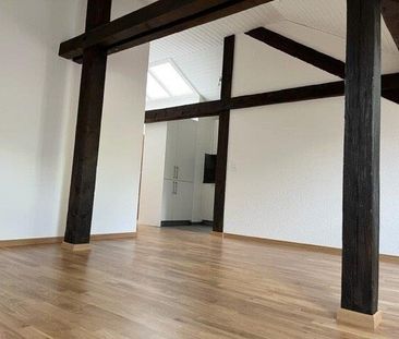 Charmant appartement entièrement rénové de 3 pièces dans les combles - Foto 2