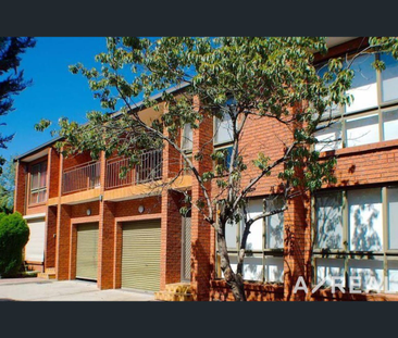 Spacious & Stylish Townhouse in a Prime Location - Photo 5