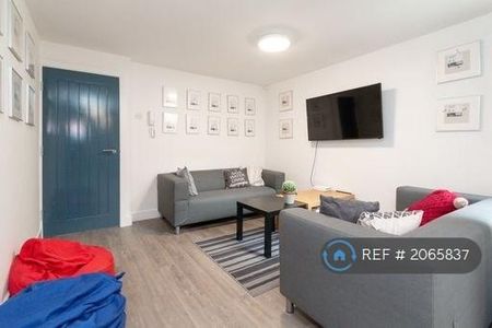 1 bedroom in a house share to rent - Photo 2