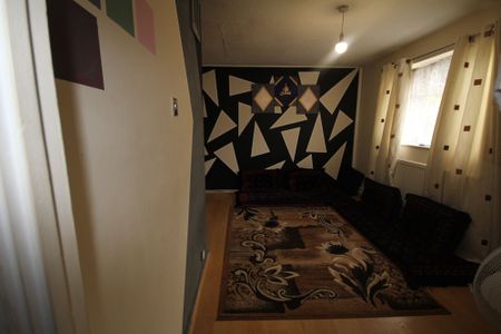 Aldenham Drive, Uxbridge, UB8 - Photo 4