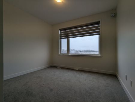 For Lease - 332 Monticello Avenue, Kanata, Ontario - Photo 4