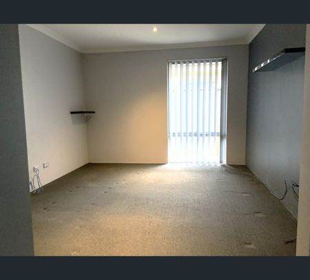 94 Sapphire Chase, Wellard, WA 6170 - Photo 2