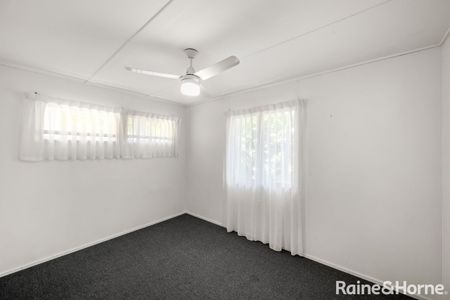 CHARMING WEST GLADSTONE HOME - Photo 4