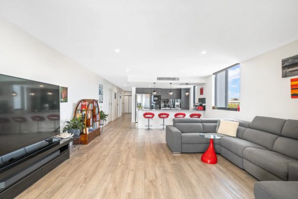 2 Bedroom Apartment, 350 metres to the beach. Call Julie Sykes 0438 050 110. Weekly rent will increase to $820 on 19/7/2026 - Photo 1