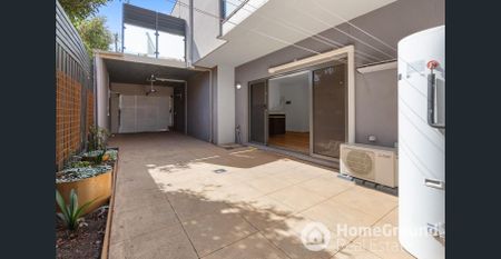 LARGE TWO BEDROOM IN THE HEART OF NORTHCOTE WITH LOADS OF NATURAL LIGHT - Photo 4