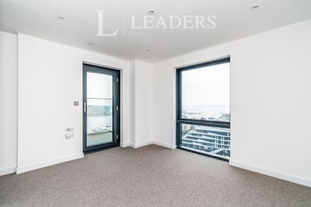 3 bedroom flat to rent - Photo 4