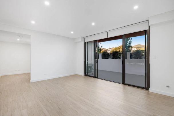 Oversized Apartment with Study - Photo 1