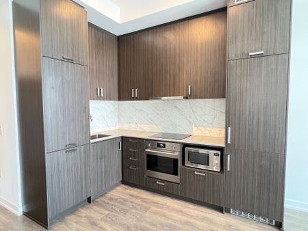 For Lease - 60 Honeycrisp Crescent Unit# 511, Vaughan, Ontario - Photo 3