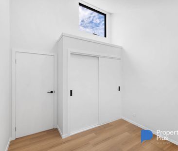 "Brand new treat!" - Photo 3