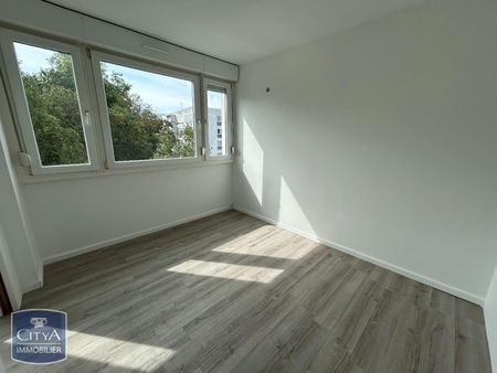 Location Appartement 4 pièces 68m² LILLE 59000 - Photo 4