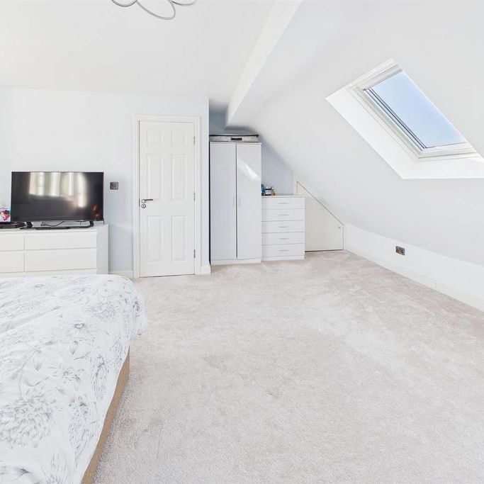 4 bedroom semi-detached house to rent - Photo 1
