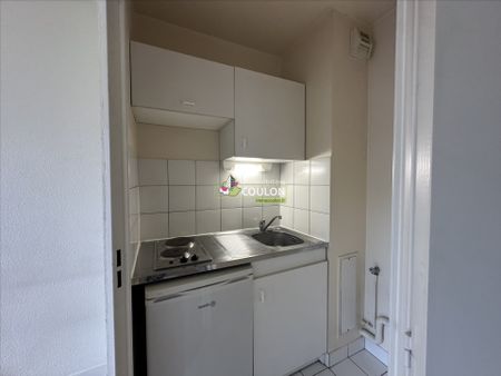 Location Appartement 1 pièce 23m² - Photo 2