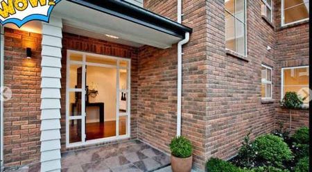 Spacious 5-Bedroom Family Home in Schnapper Rock! - Photo 4