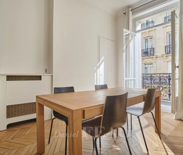 Tout savoir sur cet appartement dans le quartier Triangle d'Or, à Paris 8ème - Photo 5
