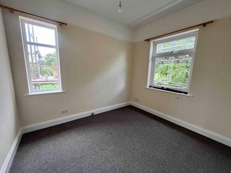 3 bedroom flat to rent - Photo 2