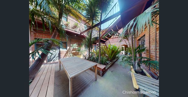 Enormous two-bedroom comfort with alluring Art Deco appeal - Photo 1