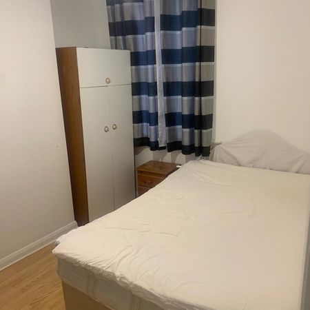 1 Bed Terraced House, Harvey Road, E11 - Photo 3